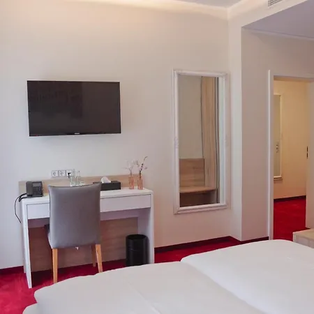 Otel Am Waldkasino 3*