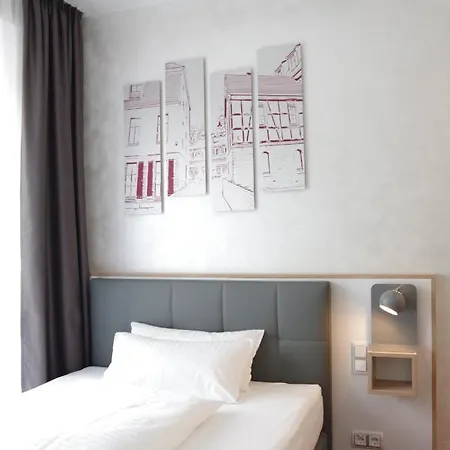 Otel Am Waldkasino 3*