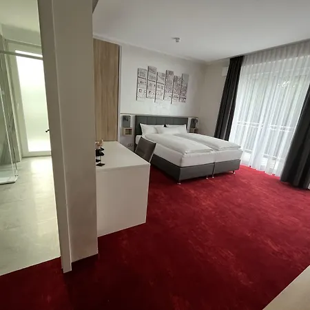 Otel Am Waldkasino 3*